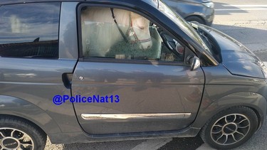 MicroCar-Police-French-Arrest-Woman-Pony-Passenger-2019 (3)
