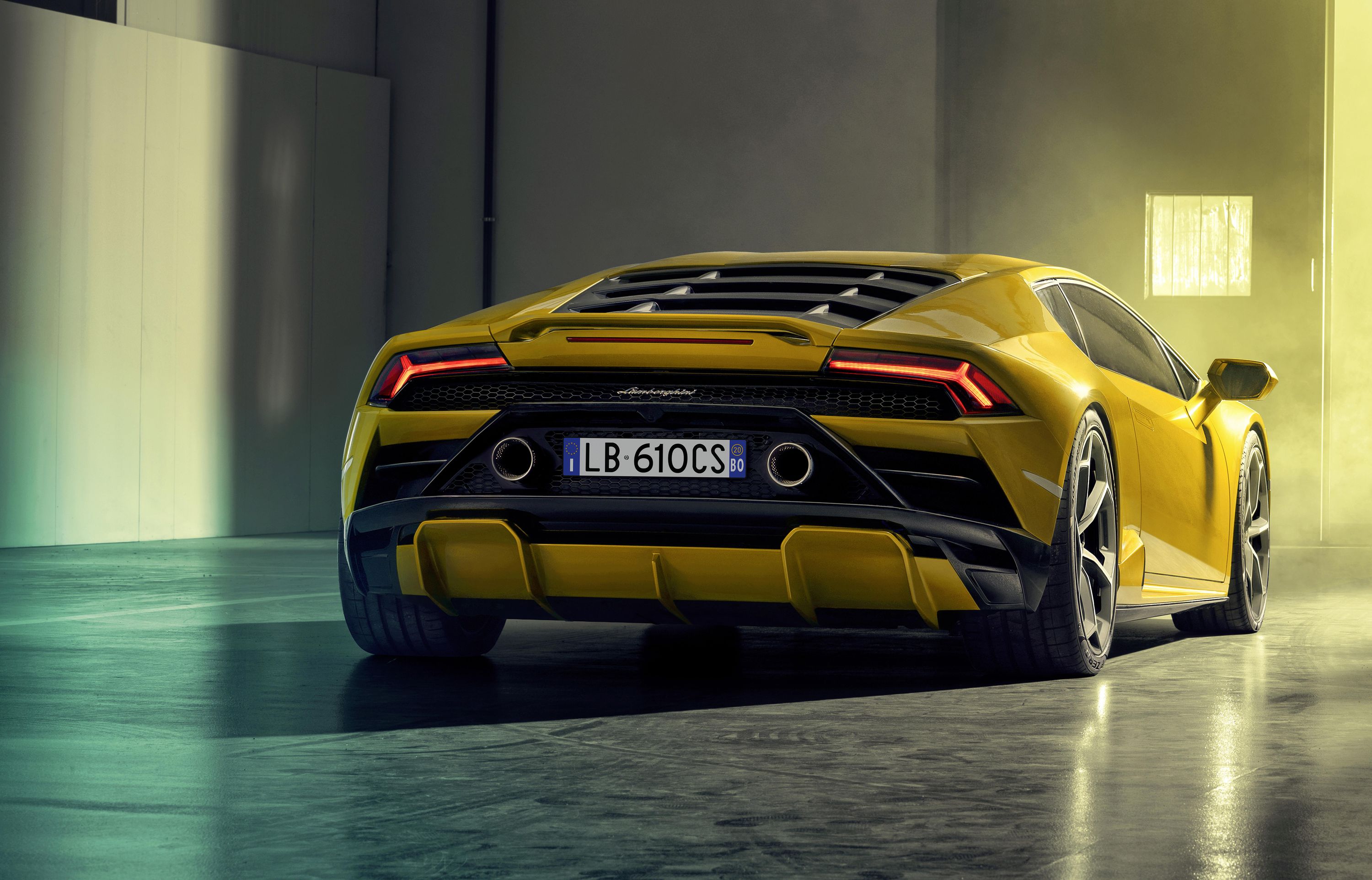 The newest Lamborghini Huracán is born to drift, thanks to RWD