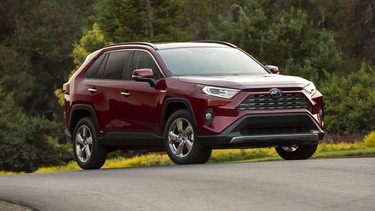 2019_Toyota_RAV4_Limited_HV_RubyFlarePearl_07