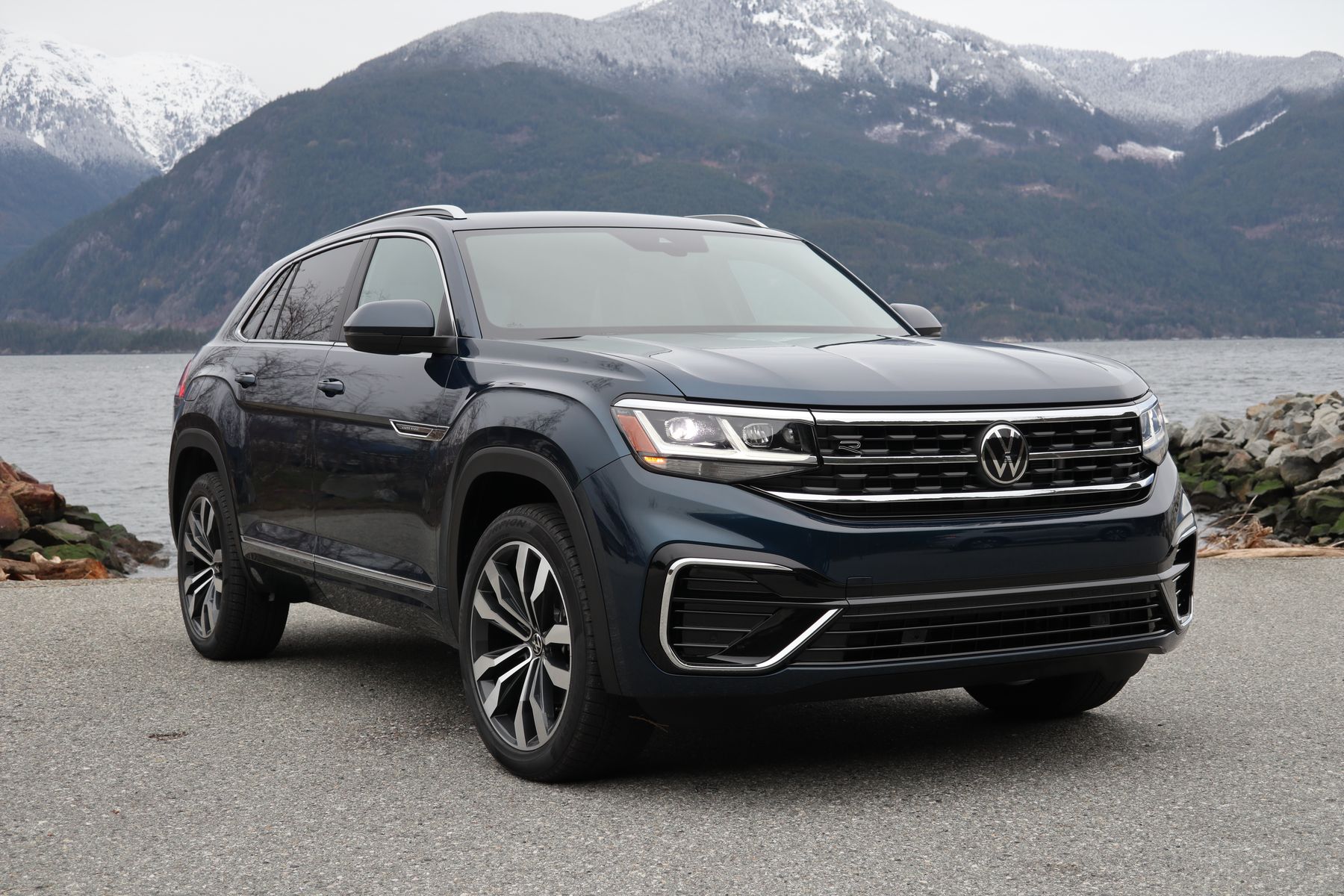 First Drive: 2020 Volkswagen Atlas Cross Sport | Driving