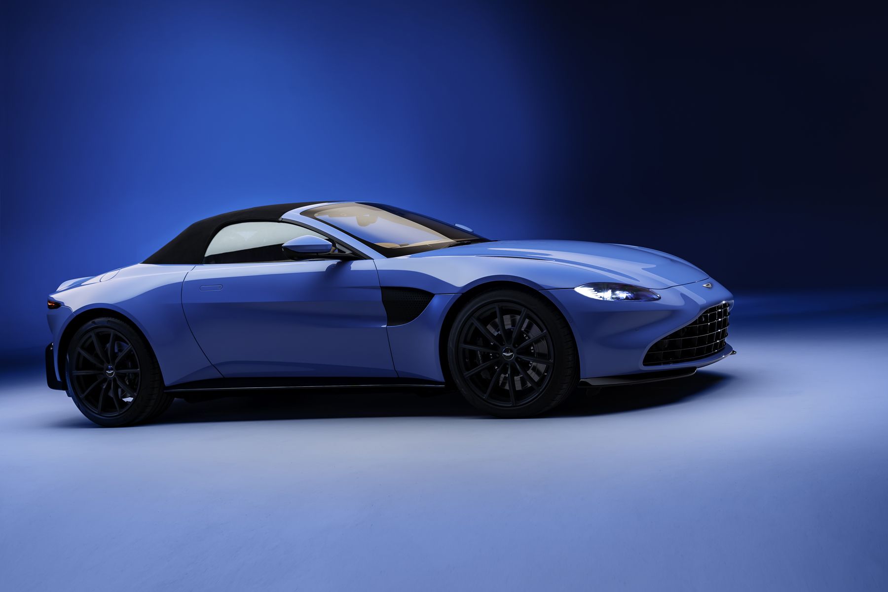 First Look: 2021 Aston Martin Vantage Roadster