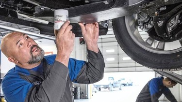 ford mechanic inspection oil change new dealership service