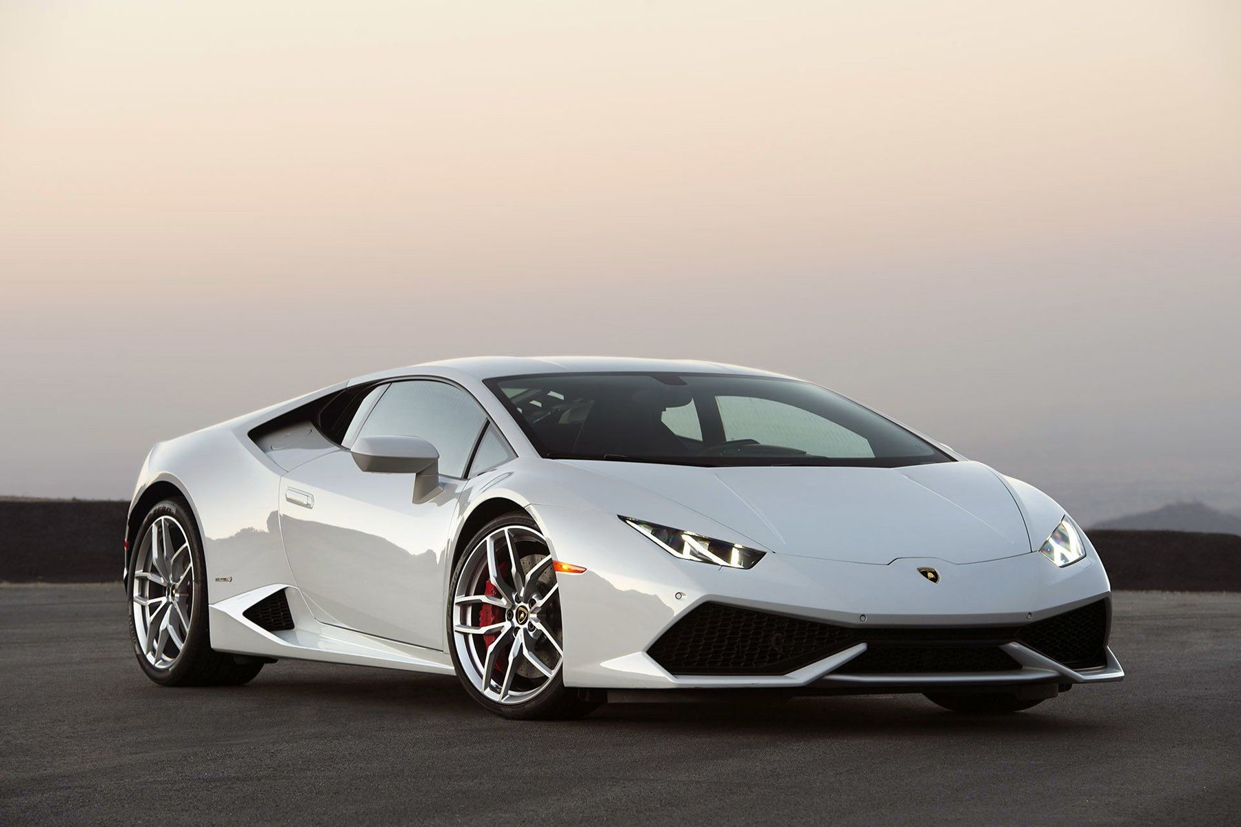 News Roundup: A white Lambo that looks yellow, and how to fool a Tesla with  a video projector