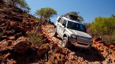 2020 Land Rover Defender Namibia off-road 4