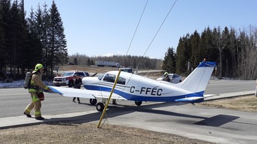 small aircraft plane forced emergency landing Quebec Felix Leclerc on Twitter