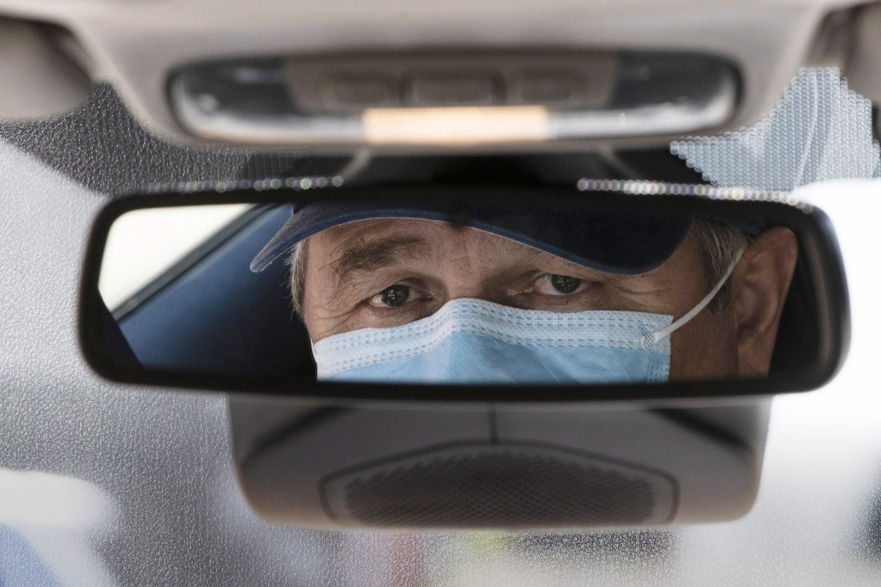 Uber requires drivers and passengers to wear masks in cars Driving