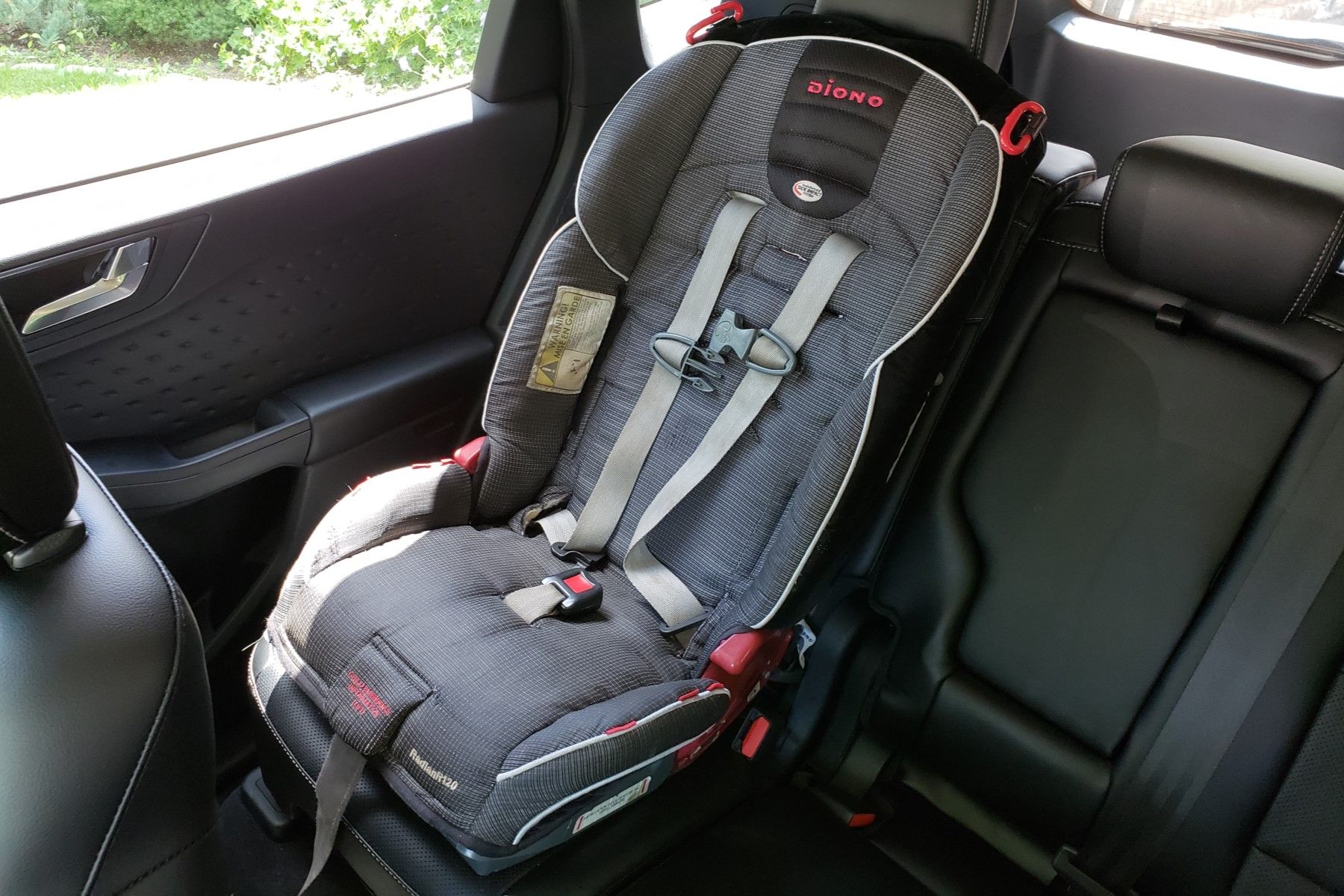 4 reasons you should avoid buying a second-hand car seat