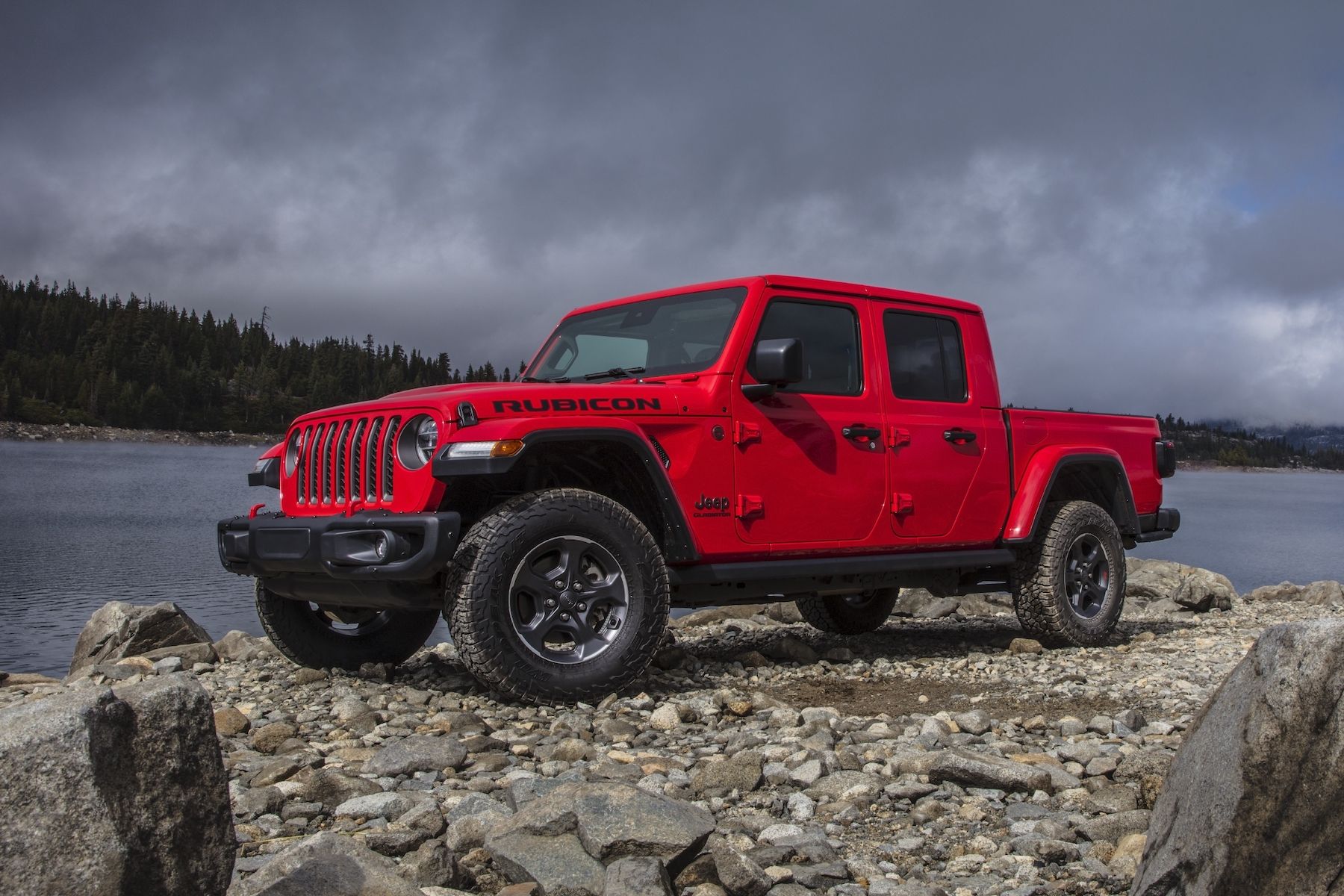 Jeep recalls manual Wrangler, Gladiator over fire risk issue | Driving