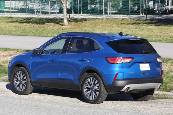 2020 Ford Escape Hybrid Titanium AWD | Driving