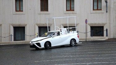 Hydrogen Toyota Popemobile_1