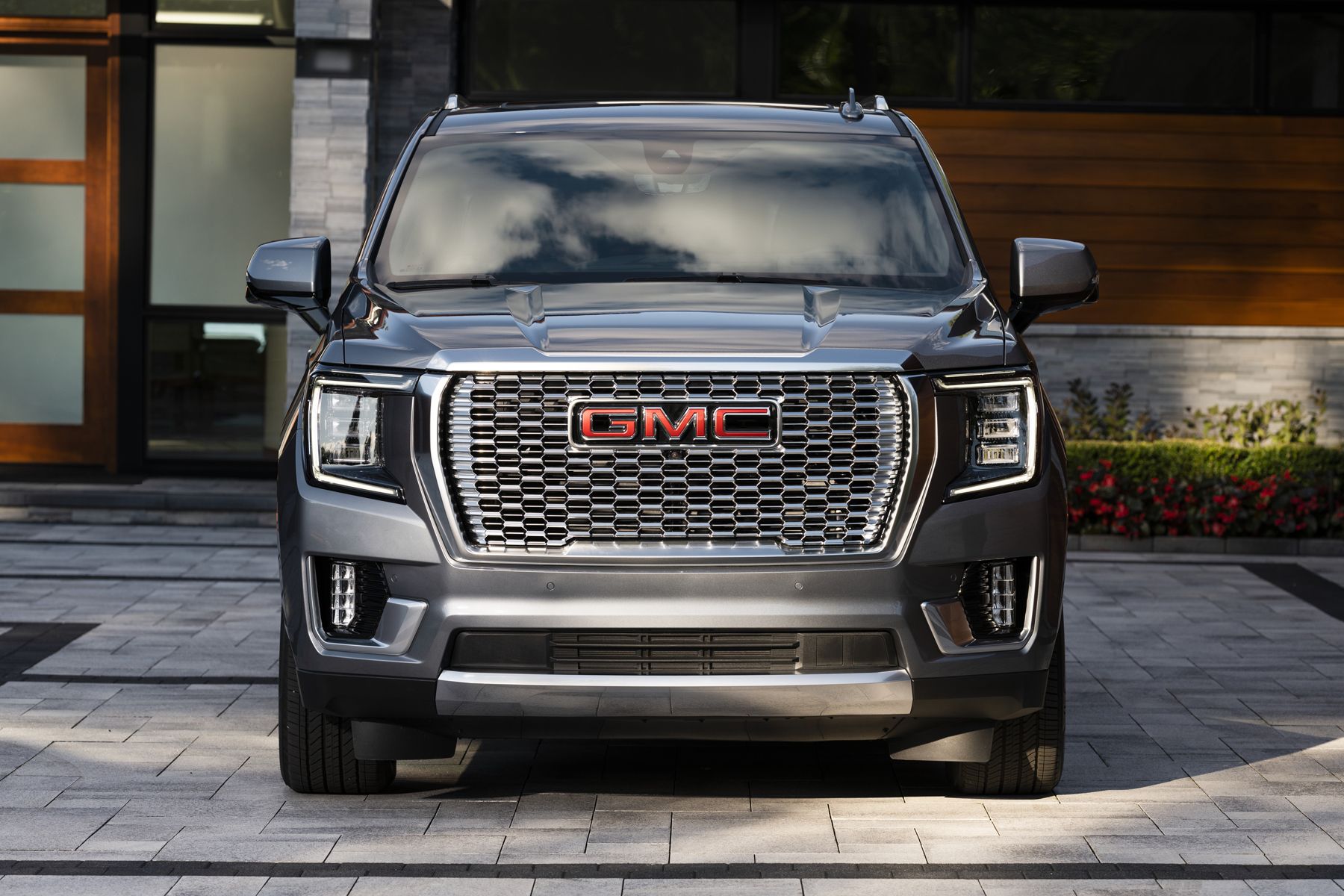 GM recalls almost a half-million large SUVs in U.S. over seatbelts