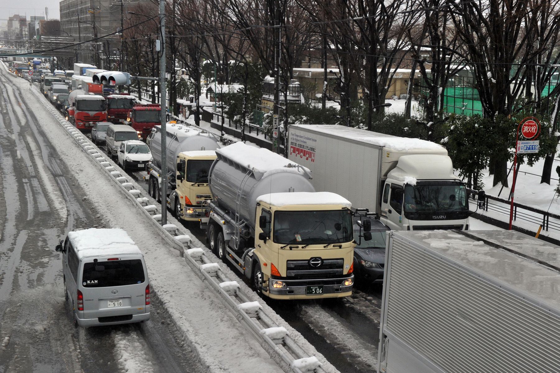 this-15-km-japanese-traffic-jam-had-some-trapped-for-40-hours-driving