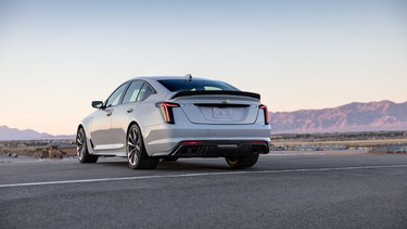 2022-Cadillac-CT5-Blackwing (8)