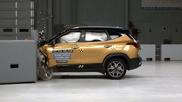 2021 Kia Seltos crash test IIHS