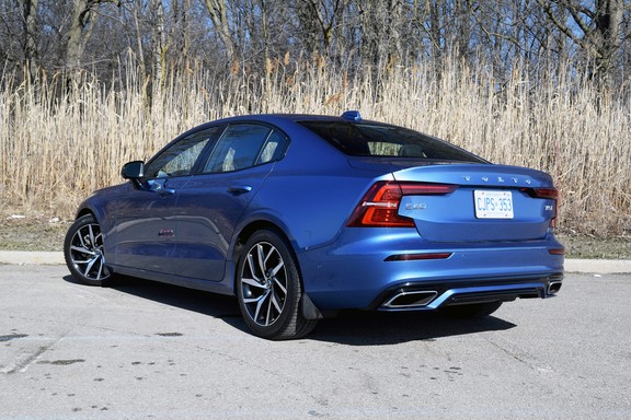 Car Review: 2021 Volvo S60 T5 R-design 