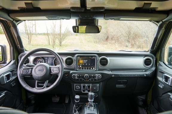 Ford Bronco vs Jeep Wrangler: Interior, tech and features compared ...