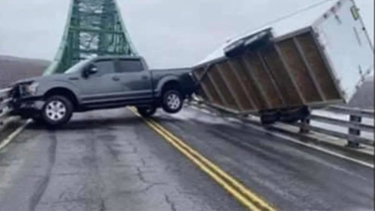 F-150 jacknifed on NS bridge