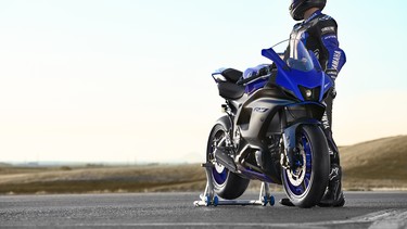 2022 Yamaha YZF-R7 supersport bike motorcycle 2