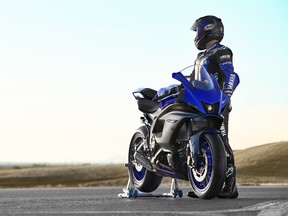 2022 Yamaha YZF-R7 supersport bike motorcycle 2