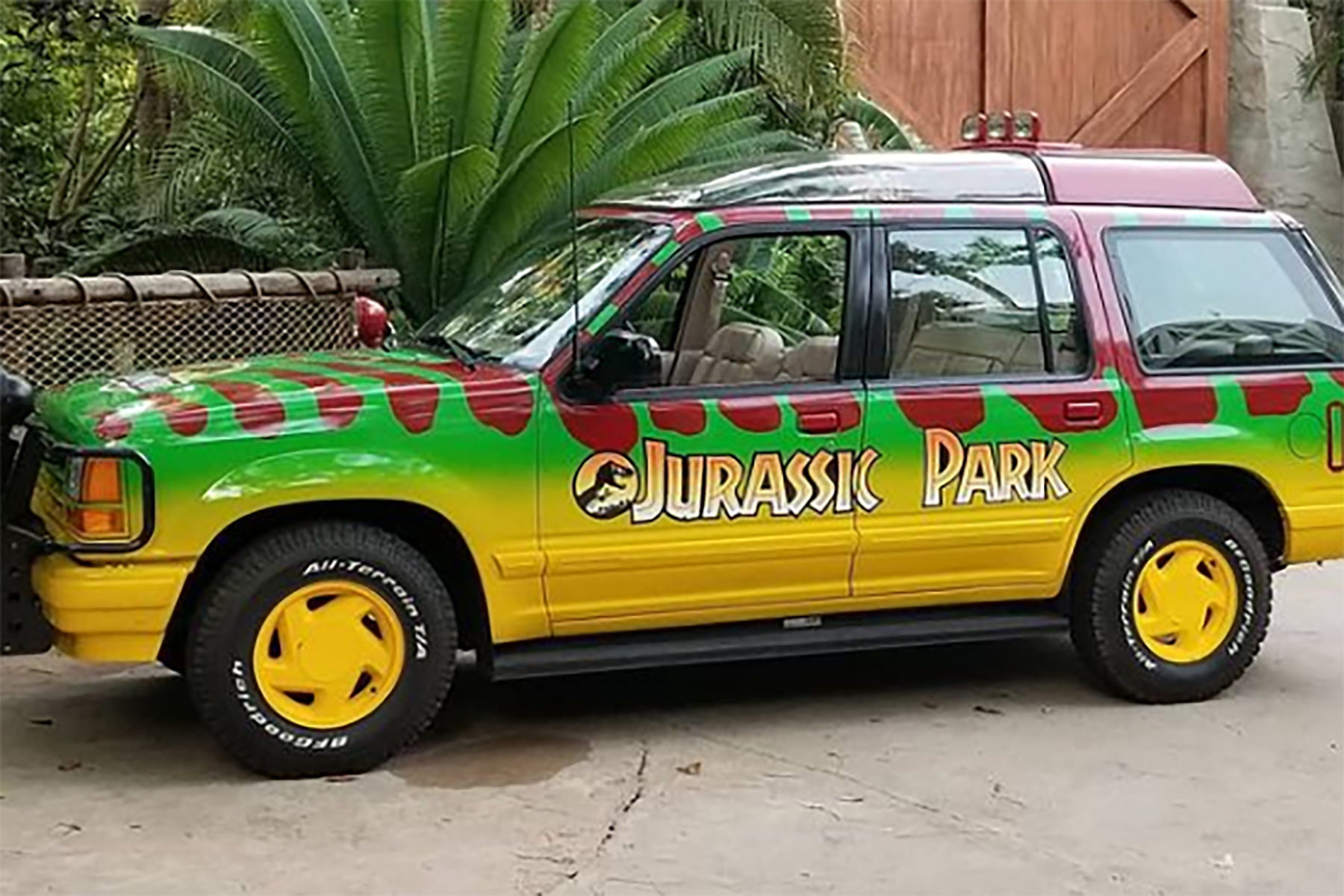 cyrix9445-Jurassic-Park-Ford-Explorer-Instagram-replica-movie.png