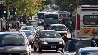 The new towing policy is intended to offer the city's road users "quality service with regulated rates," according to Montreal police.