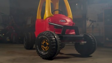 Taylor Calmus, a Colorado-based dad reinforced, lifted, and fitted this souped up Cozy Coupe with working steering and dual-electric motor drive.