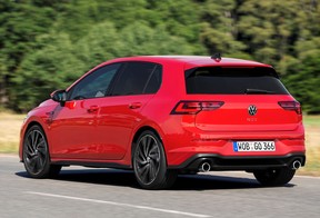 2022-Golf-GTi-241hp-Canada-Driving (1)