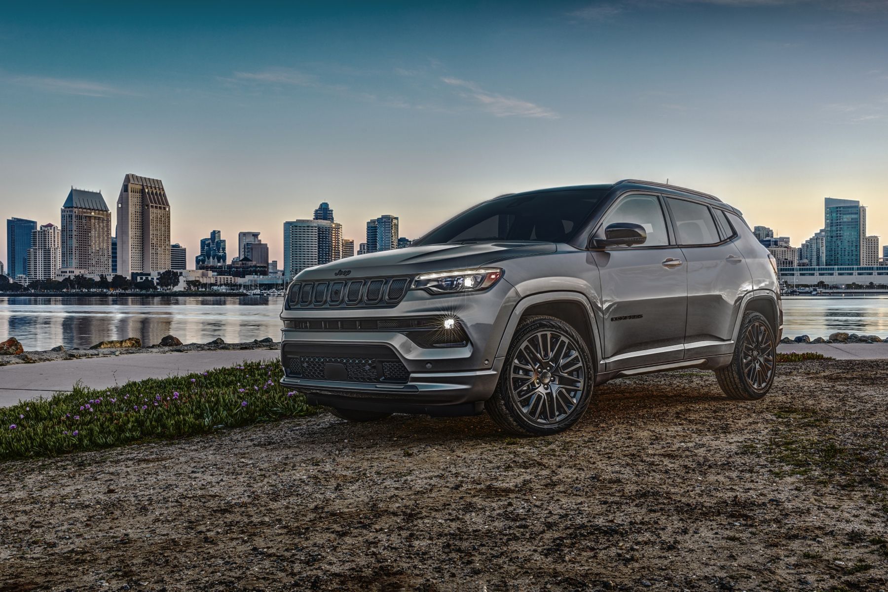 First Look 2022 Jeep Compass Driving