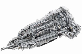 The eight-speed tiptronic is a classic torque-converter automatic transmission whose great strength lies in its high level of shifting and drive off comfort.