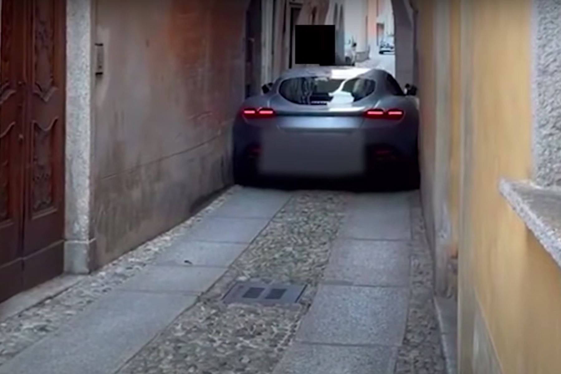 Watch Ferrari Roma Gets Stuck In Narrow Alleyway In Italy Winnipeg Sun
