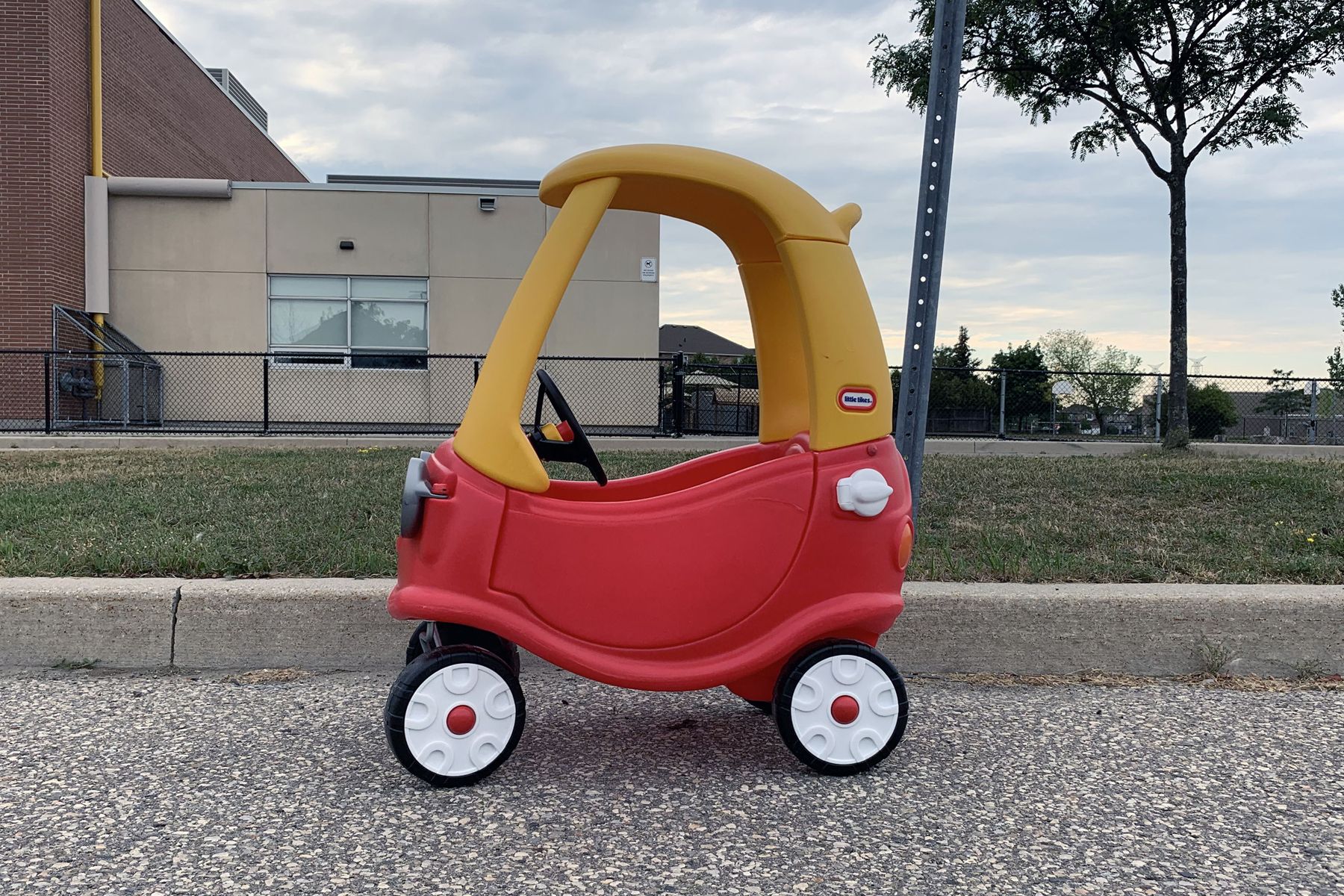 Fisher price red hot sale car yellow roof