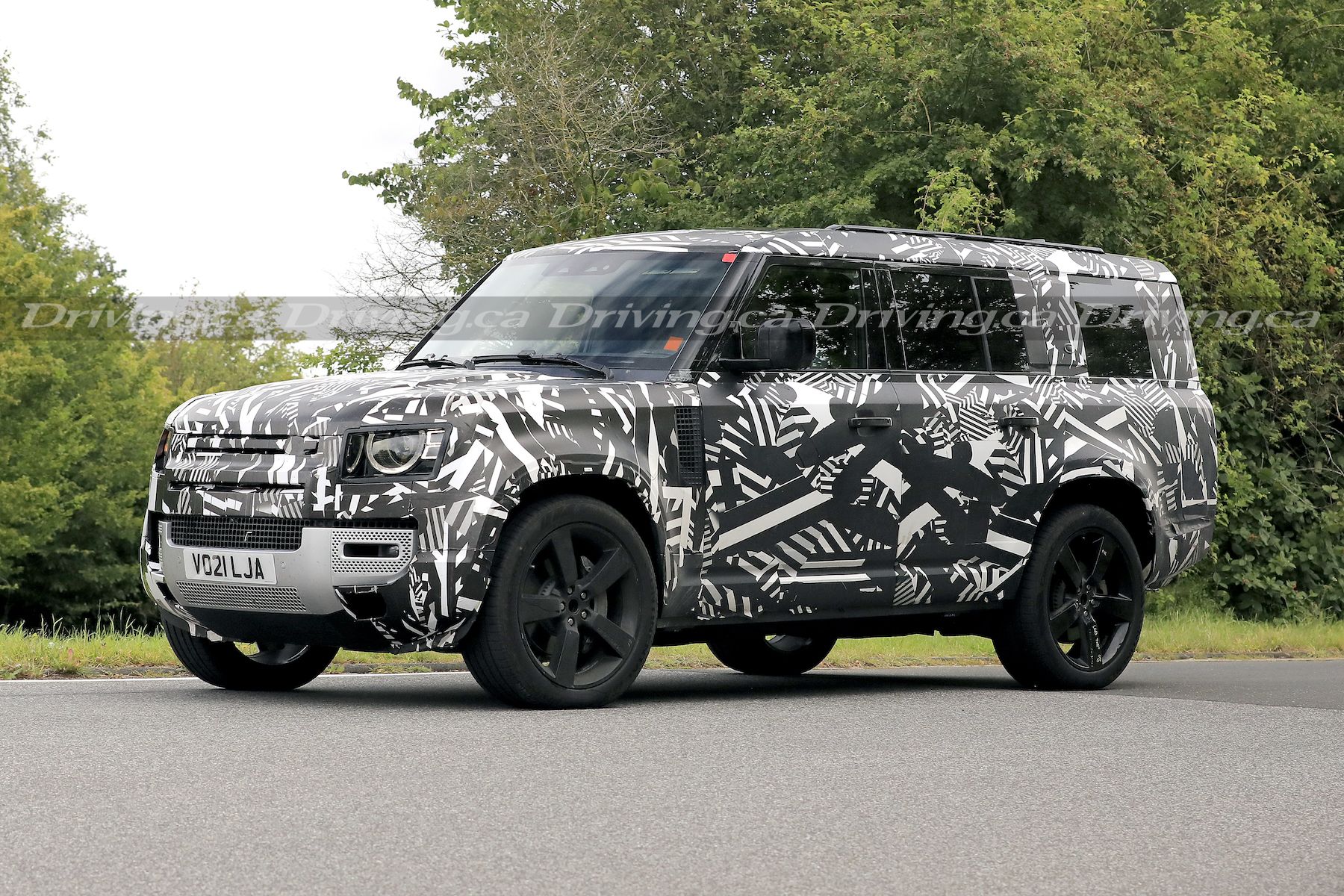 Spied! 2023 Land Rover Defender stretches its legs | Driving