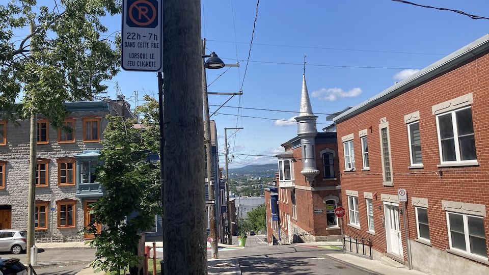 Ca Va Pa Confusing Parking Signage Causes Congestion On Quebec City   Parking Is Prohibited But There Is No Sign Indicating It 