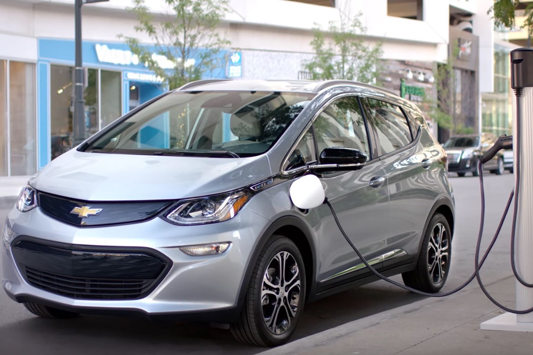 Chevy Bolt EV owners live ‘nightmare’ awaiting batteryfire fix Driving