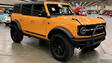 2021-ford-bronco-first-edition-sold-for-126-500-at-auction-three-quarters (1)