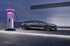 Audi grandsphere - luxury sedan concept