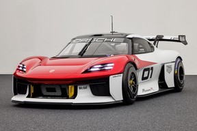 Nehmen Sie das Aero-Paket dieses Porsche Mission R-Konzepts ab und Sie bekommen ein Gefühl dafür, wie die Porsche 718 EVs im Jahr 2025 aussehen werden.