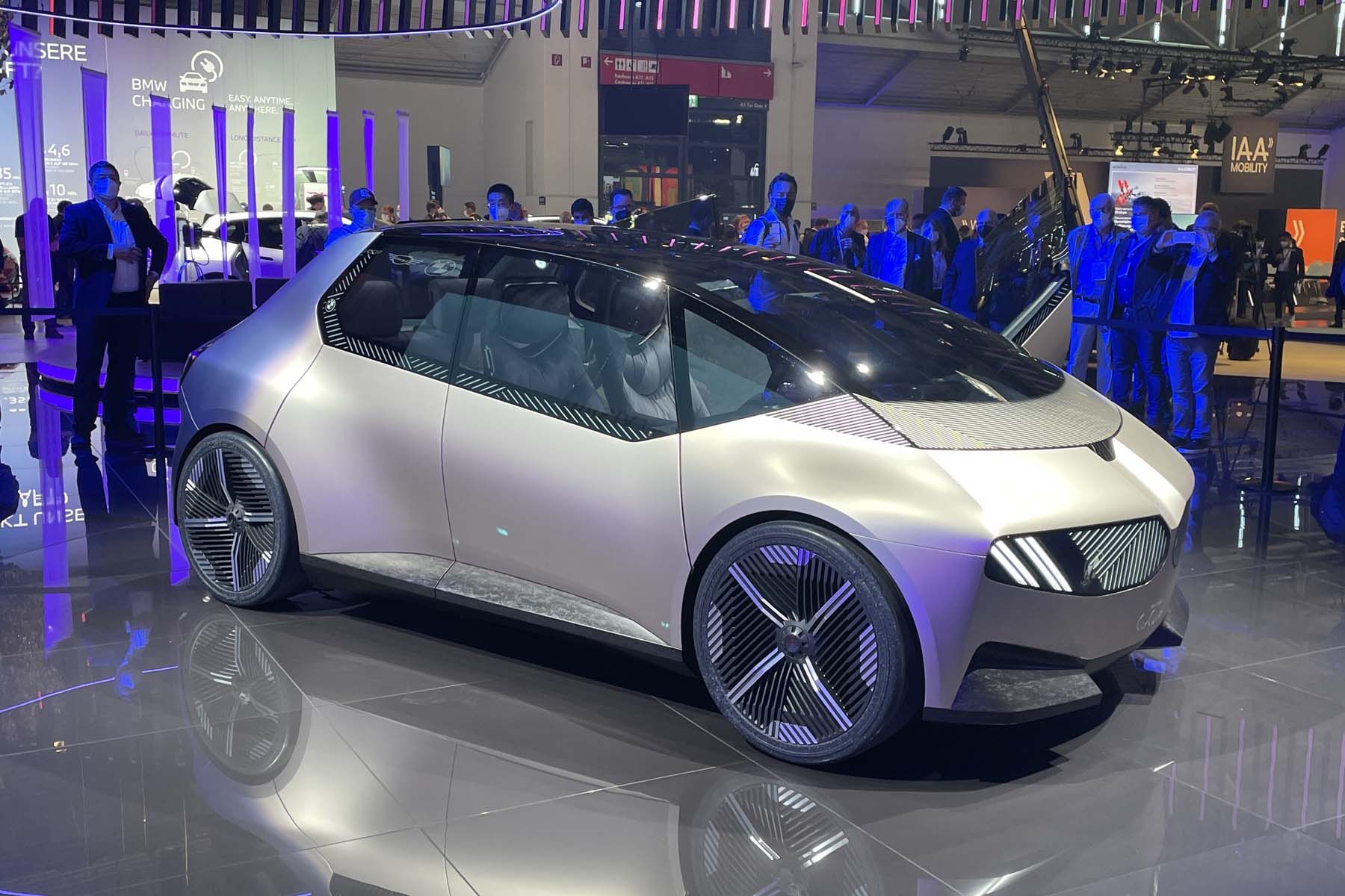 BMW uses hometown advantage at 2021 IAA to show off FCEV, concept | Driving