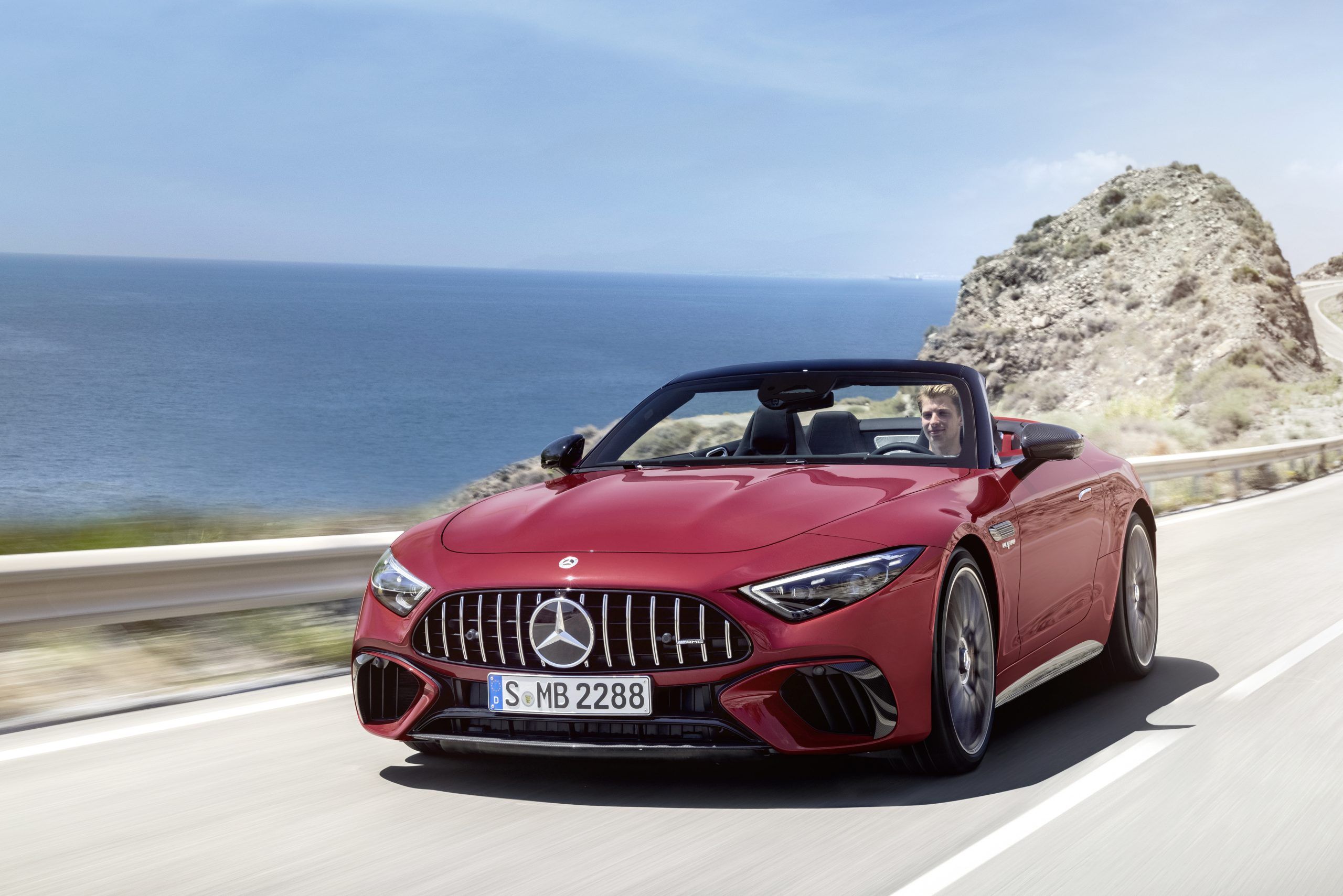 2022 Mercedes-AMG SL fits in more passengers, performance, and tech