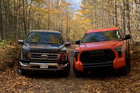 2021 Ford F-150 PowerBoost und 2022 Toyota Tundra iForce Max