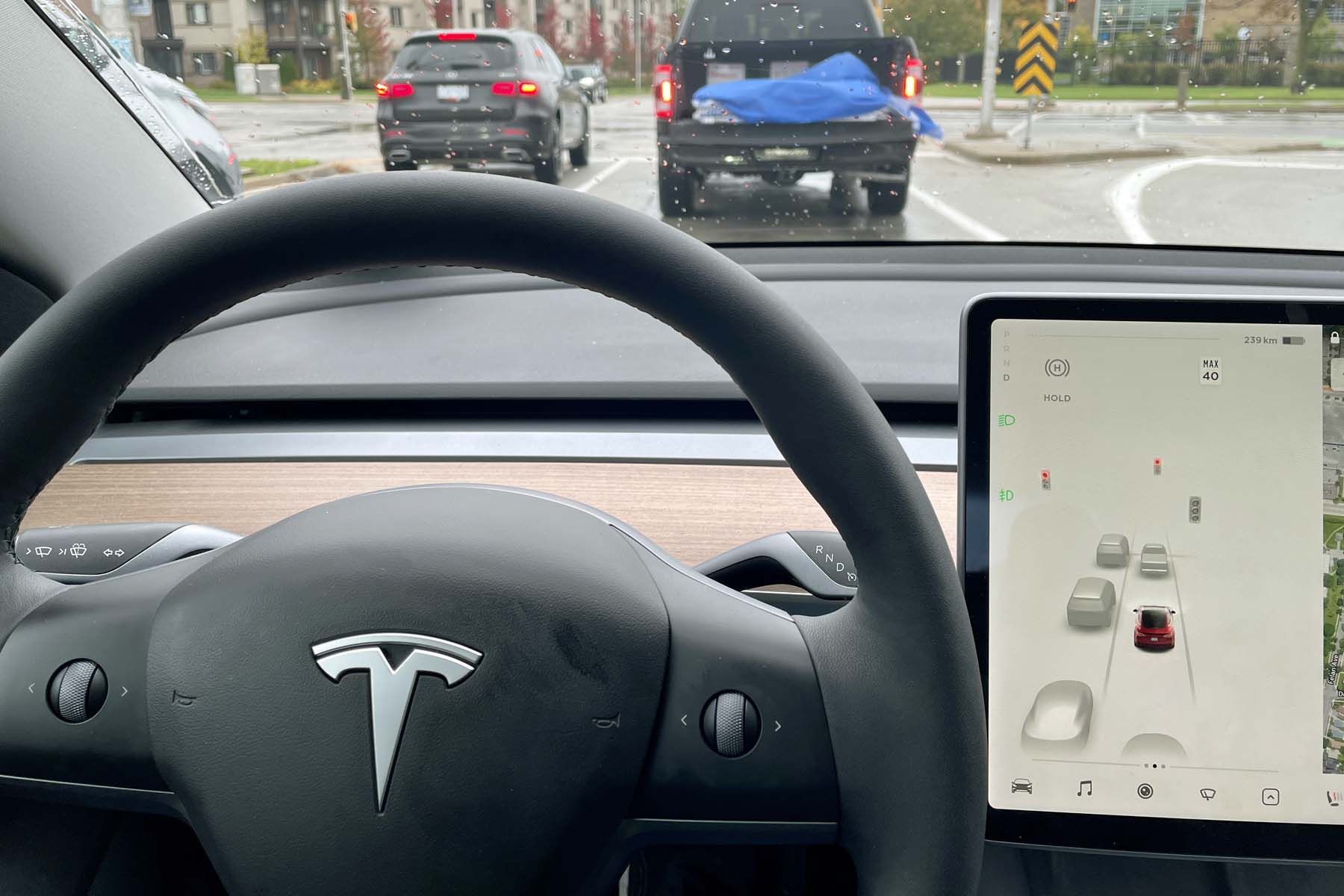 Tesla FSD ne fonctionne pas à Toronto, Musk blâme les tramways