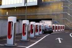 Alleged thieves nabbed while charging Tesla getaway car