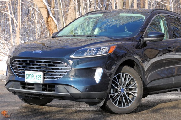 SUV Review: 2021 Ford Escape PHEV | Driving