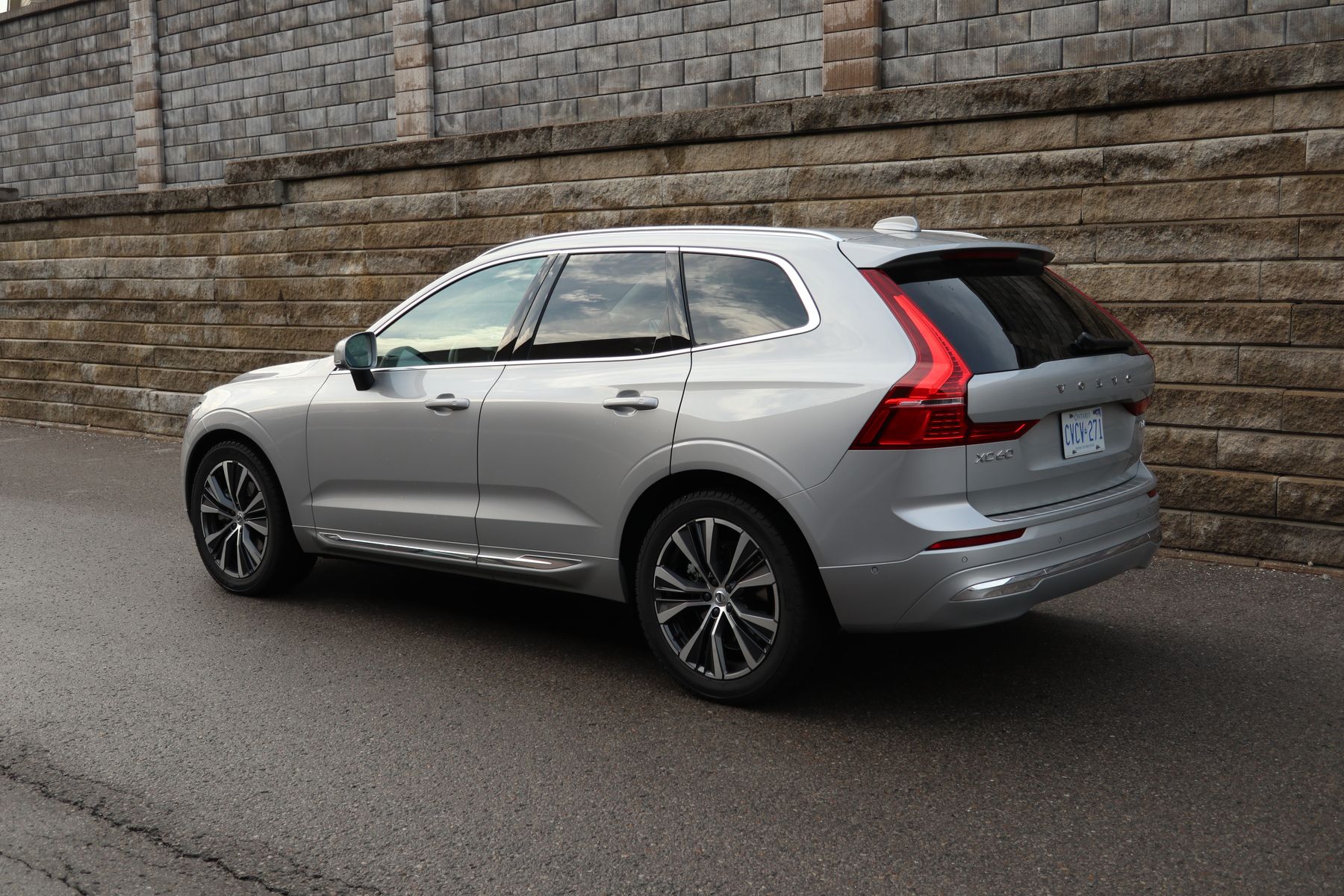 SUV Review: 2022 Volvo XC60 B6 Inscription | Driving