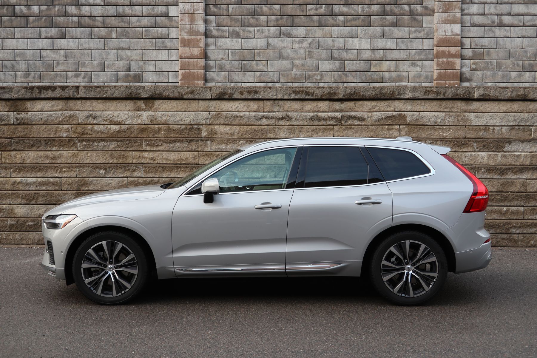 SUV Review: 2022 Volvo XC60 B6 Inscription | Driving