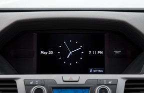 Die Digitaluhr in einem 2011er Honda Odyssey