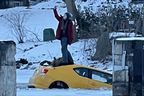 Wasser, das sie tun?  Fahrer aus Ontario macht Selfie, als Auto im Rideau River versinkt