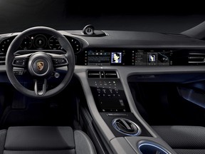 Revised user interface for the Porsche Communication Management 6.0