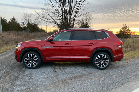 Millennial Mom’s Review: 2022 Volkswagen Atlas | Driving