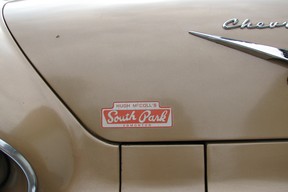 Der originale Händleraufkleber weist darauf hin, dass der Chevrolet Impala von Tom Harmes aus dem Jahr 1958 in Edmonton, Alberta, neu verkauft wurde.